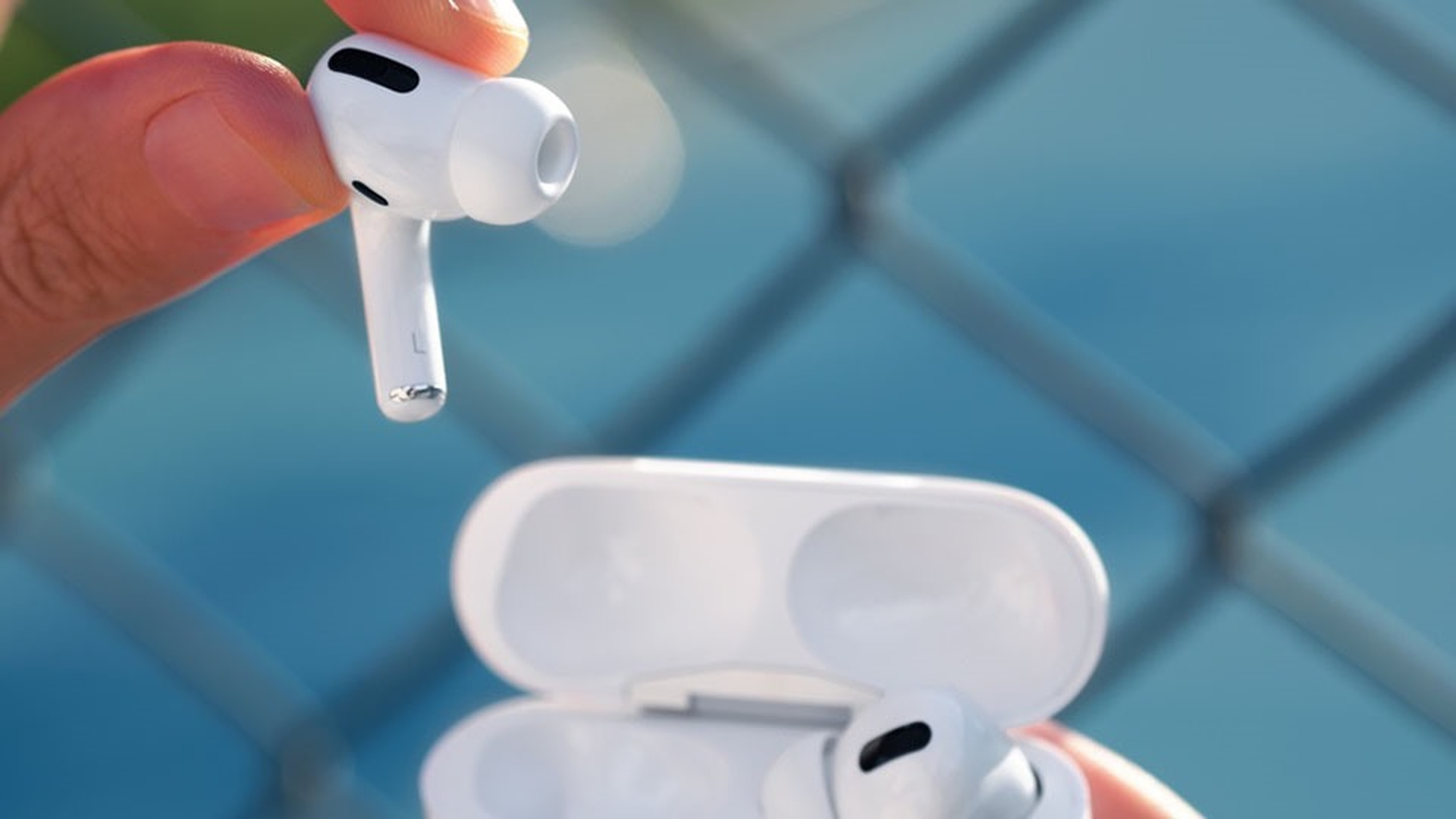 có nên mua airpods xách tay