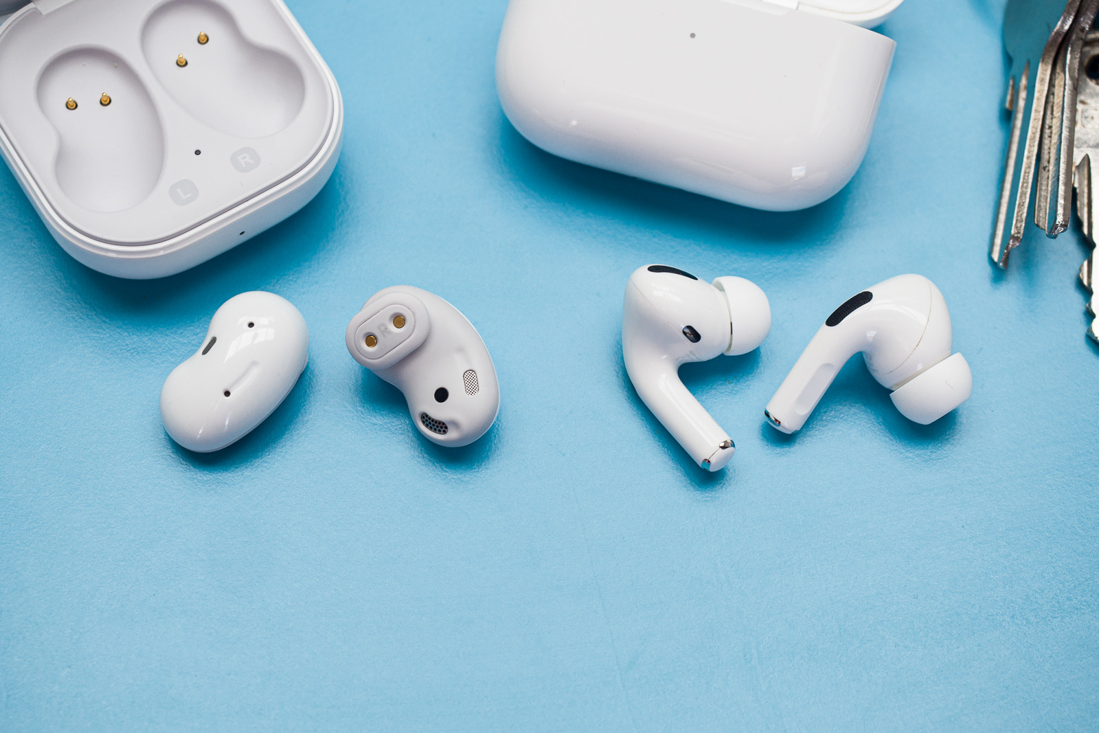 so sánh galaxy buds và airpods pro